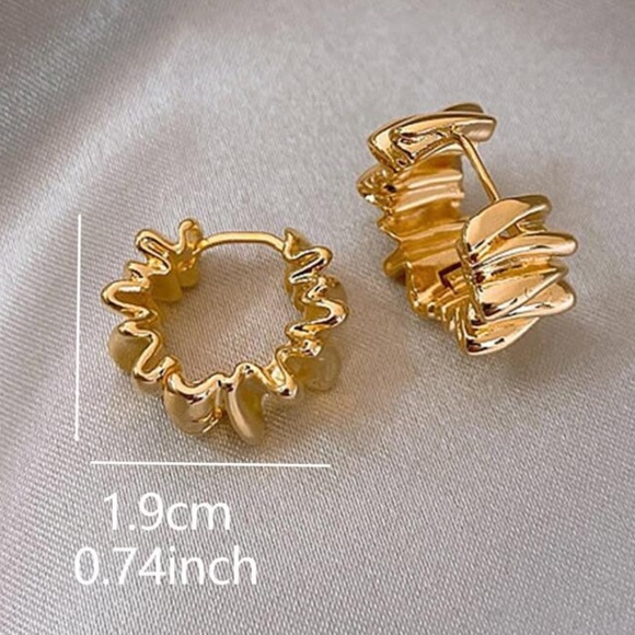 New! Wrinkle Sun Gold Hoop Earrings (2010) - Picture 3 of 3